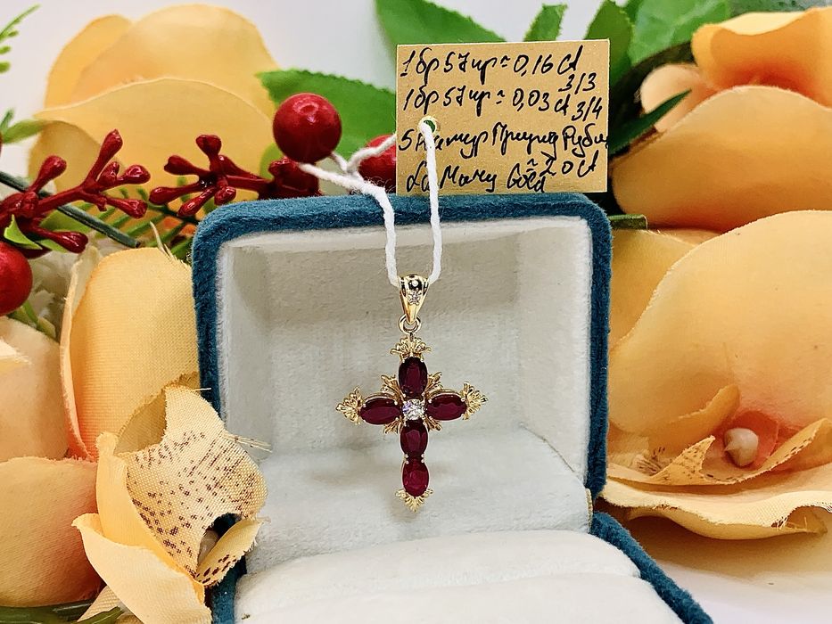 Дизайнерский золотой кулон – Христианский Крест с бриллиантами