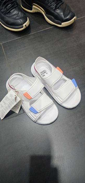 Детски съндали!!