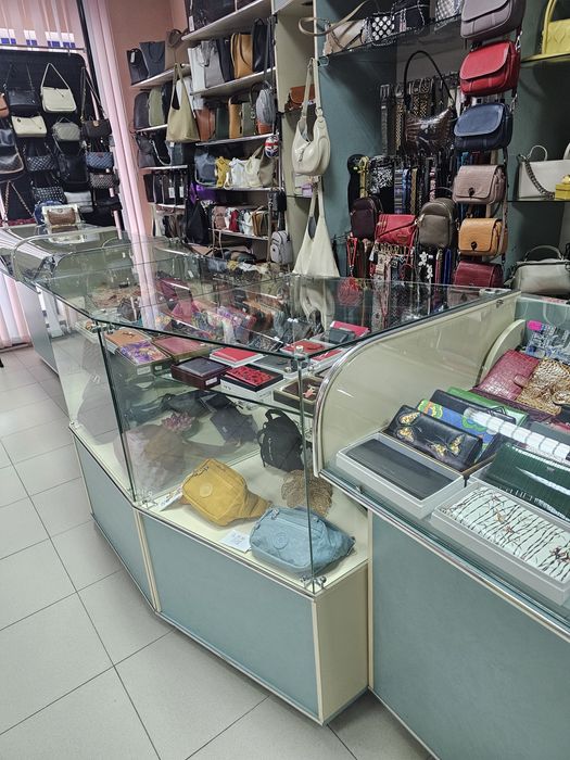 Витрина "куб скошенный"