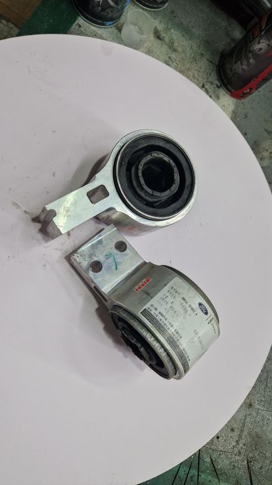 Сайленблок на ford explorer или Lincoln