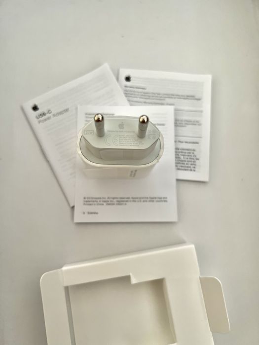 Apple 20W USB-C Power adapter Адаптер для Apple USB-C мощностью 20 Вт