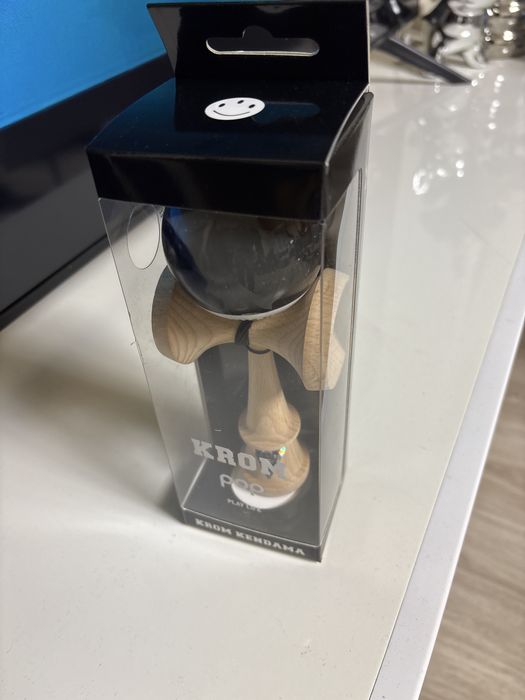 Vând kendama Krom Pop sticky