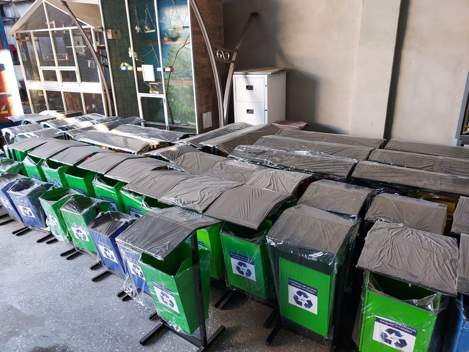 Урна для мусора уличный . Урна urna  Чикиндилар учун идишлар.