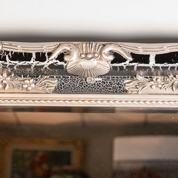 Настенное зеркало в классическом стиле