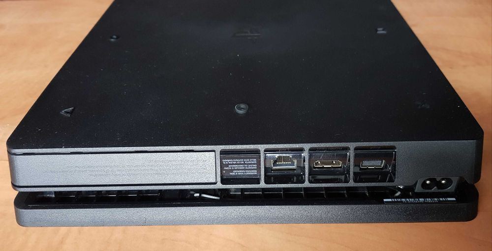 Vand Playstation4 Ps4 Slim 1TB cu 3 Controllere