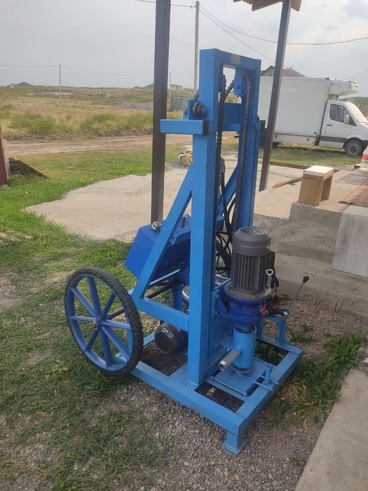 Продам аппарат для бурение скважины.