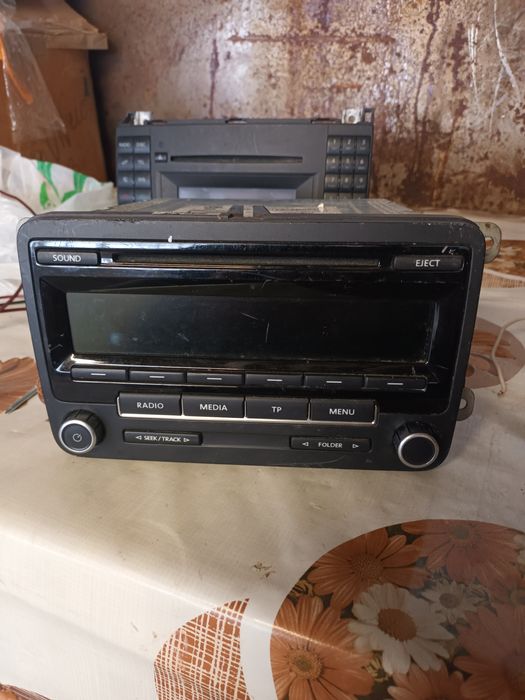 Vand doua radio,cd,nav.