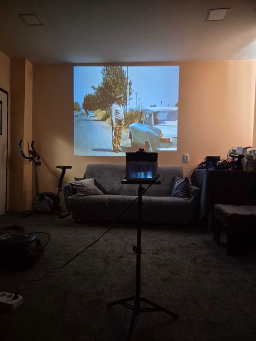 видео проектор с wifi и андройд 11.Супер резулюция ,само за 180 лева.