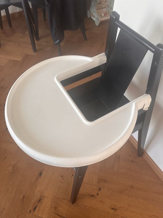 Продавам бебешки стол за хранене