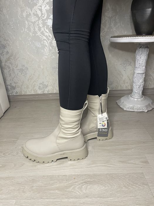 Ghete noi, cu eticheta, Pull&Bear