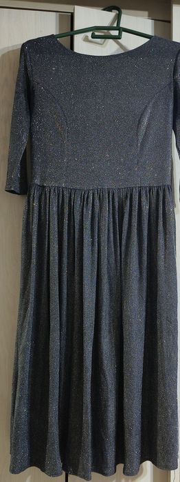 Продам  платья разные