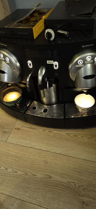 Професионална кафе машина Nespresso