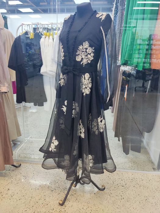 Продаю 2 новые платье