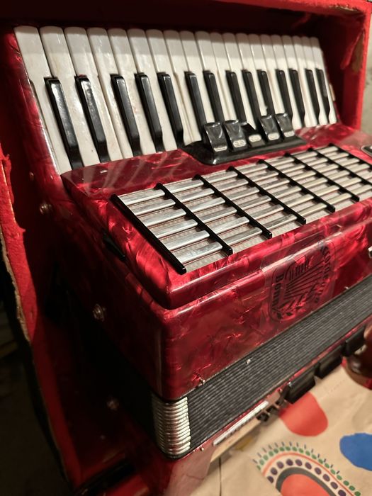 Weltmeister 60 баса 5+3 регистъра акордеон