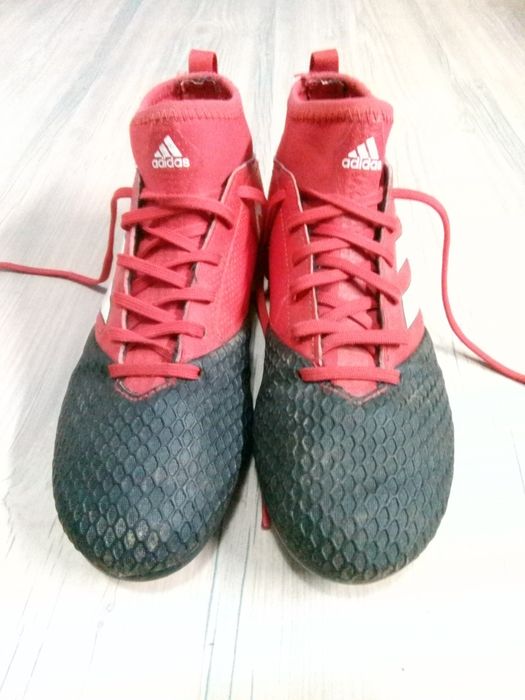 Продавам детски бутонки"Адидас"