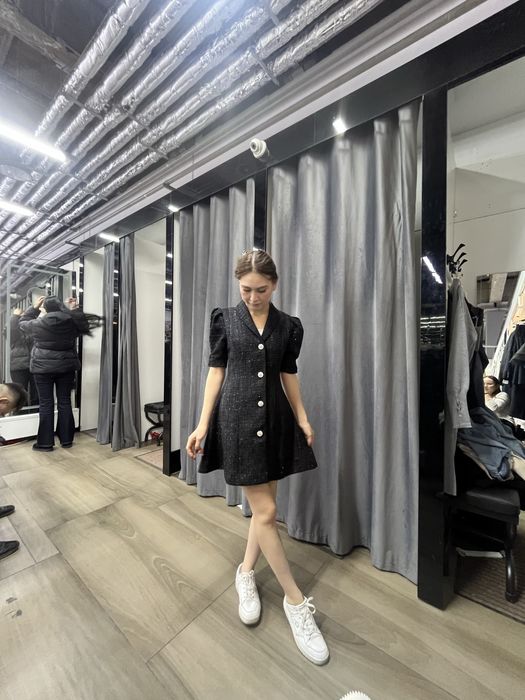 Чёрное блестящее платье