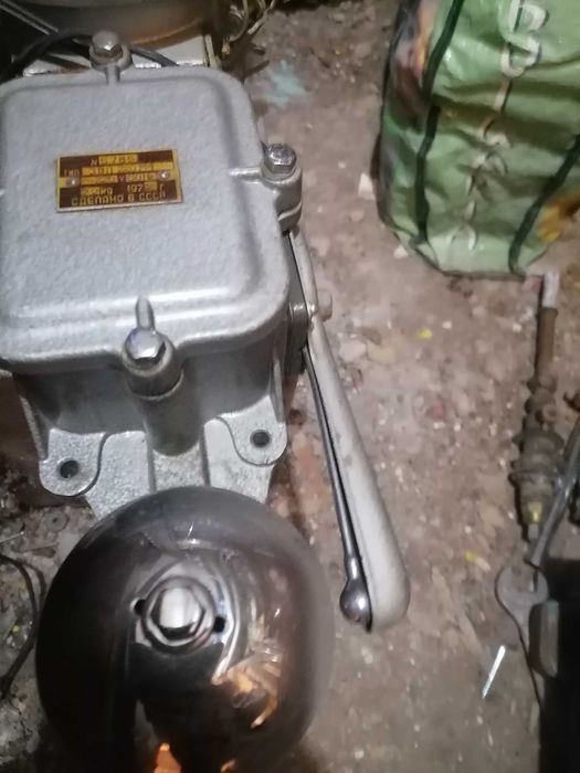 Голям и мощен званец със сигнална лампа