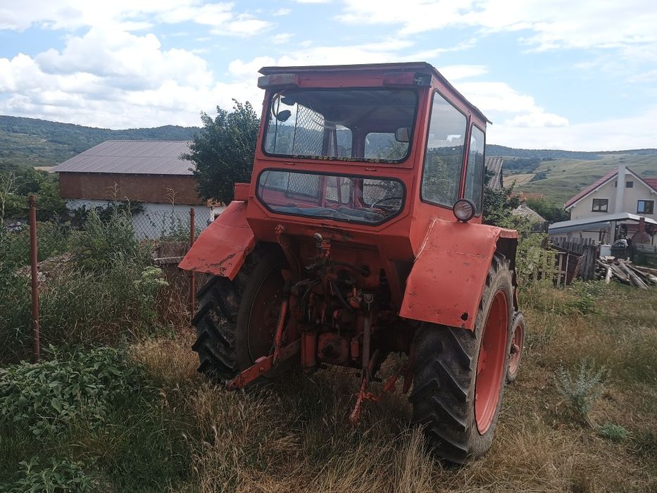 Vând tractor utb 650