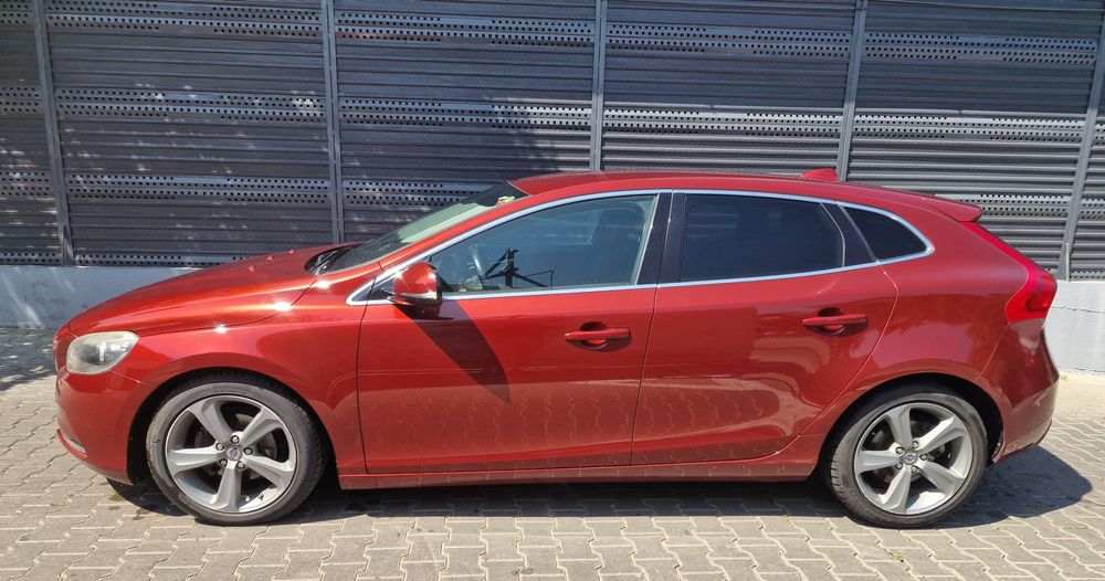 V40, 1.6d, keyless, clima, cameră, navigatie, jante 17', pilot