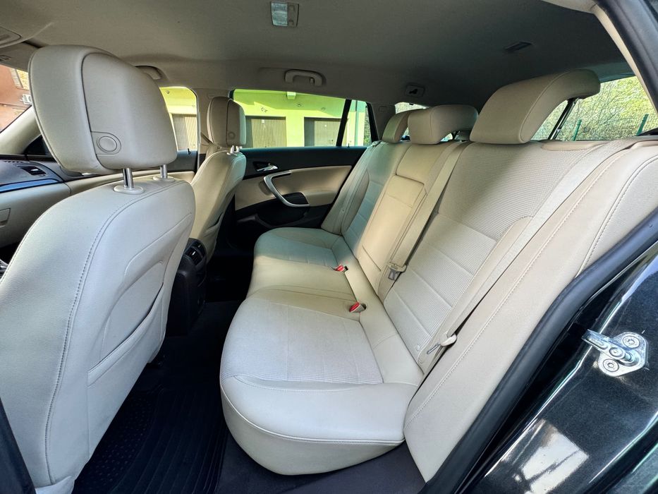 Opel Insignia 2.0 CDTI 131 к.с. – 2011 г. | Черен | Пълна екстра