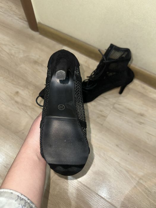 Ботфортым и каблук для хайхилс