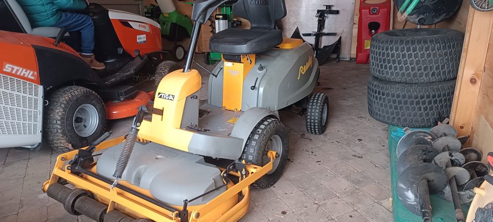 STIGA READY  (tractoras de tuns iarba)