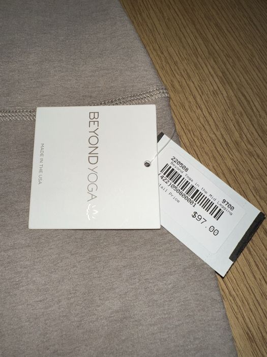 Дамски клин за йога на BEYOND YOGA