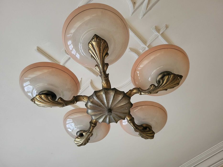 Старинни полилеи за таван