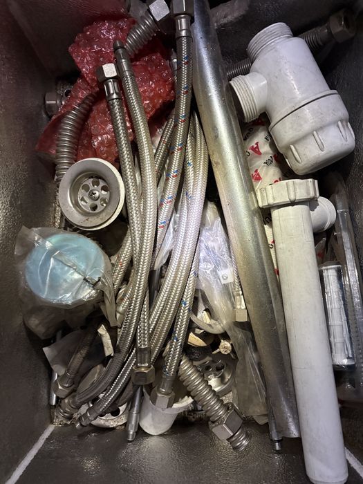 Diferite piese pentru instalati sanitare