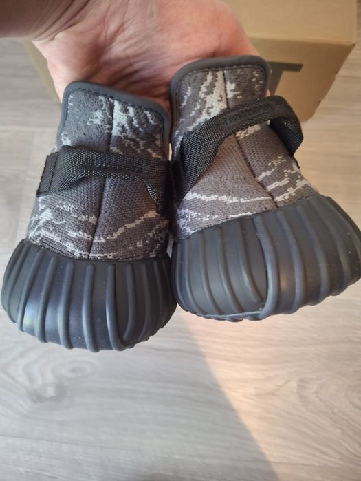 Yeezy 350 mărimea 44