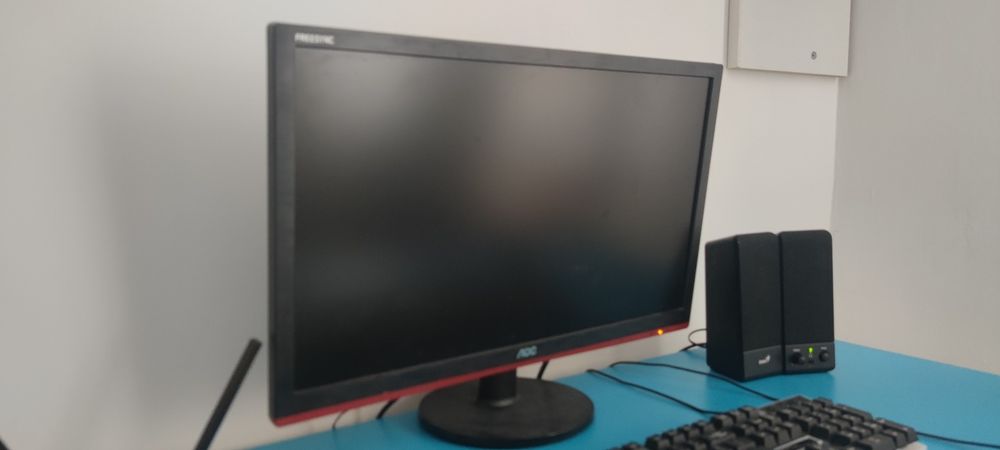 Calculator gaming+ monitor + maus + tastatura + wifi adaptor