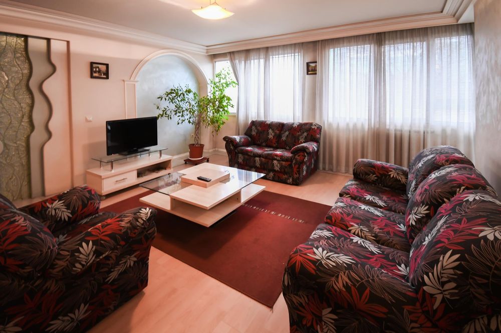 Дава се под наем Четиристаен апартамент в София, Лагера - 180 кв.м за 950 € - Снимка #12