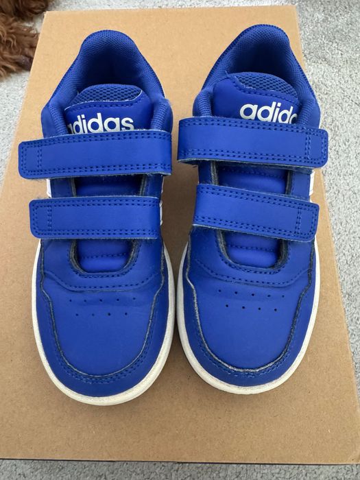 Маратонки адидас