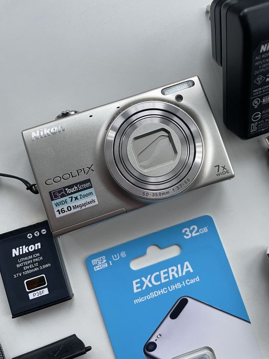 Aparat foto digital NIKON CoolPix S6150 TouchScreen Point and Shoot