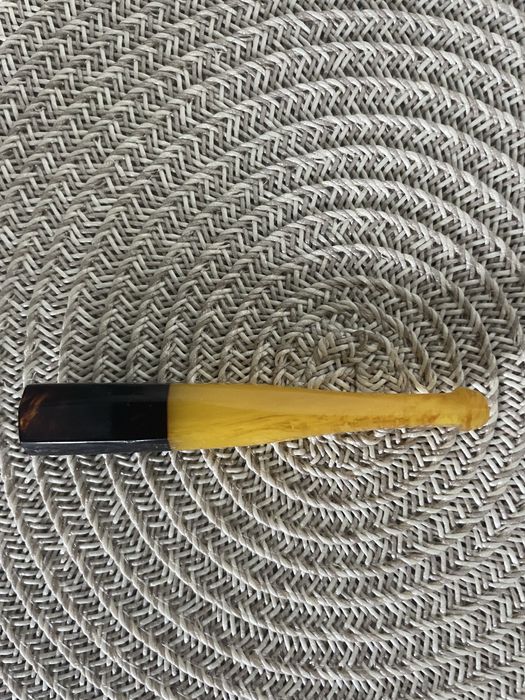 чисто ново е и е кехлибарено