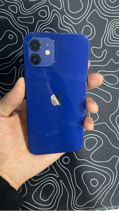 Продаю iPhone 12