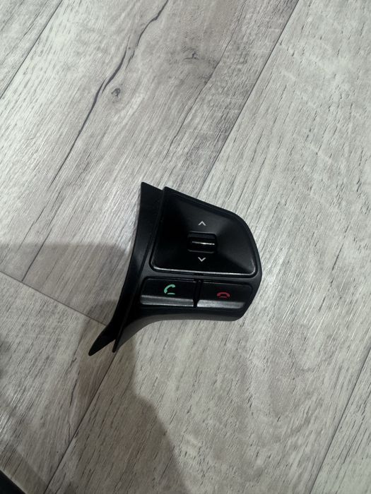 Кнопки на мультеруль  kia rio 3