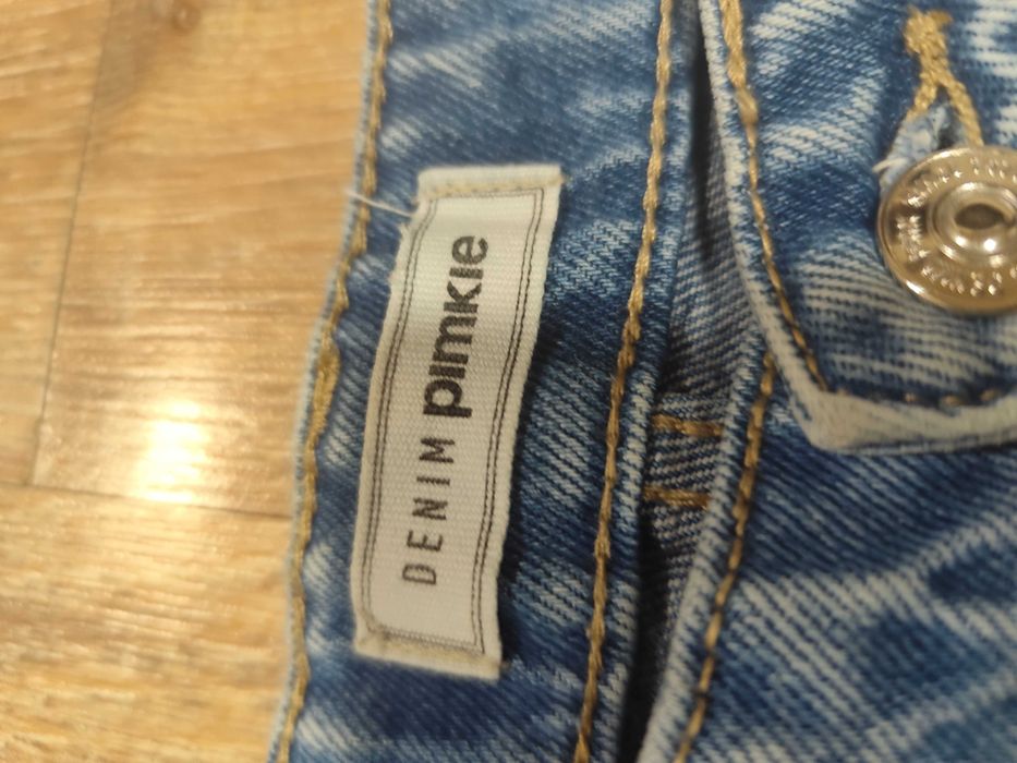 дънки с големи странични джобове