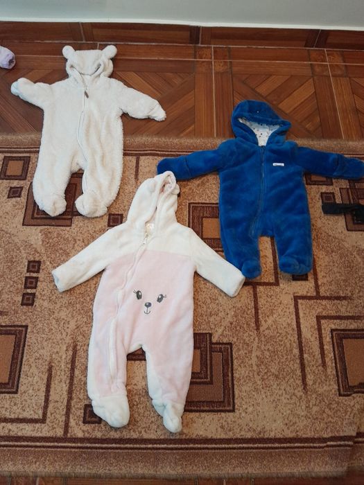 Combinezoane de bebelusi, în stare f. buna