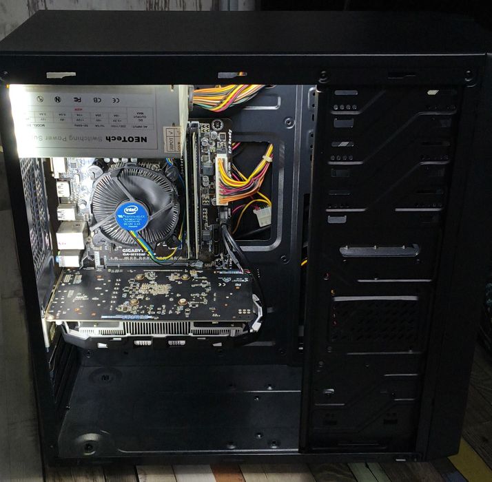 Компютър с I5 SSD 8 GB RAM С ПОДАРЪЦИ