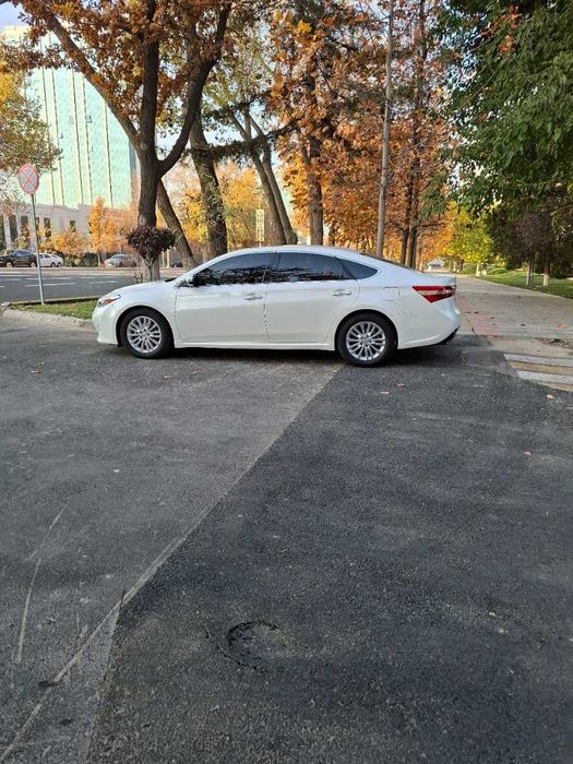 Toyota Avalon Limited 2015 sotiladi