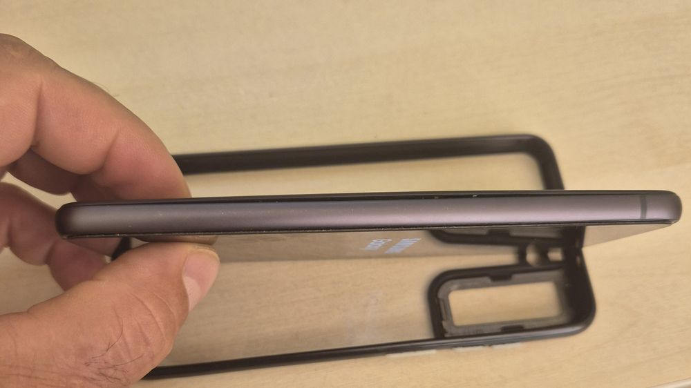 Продавам Samsung Galaxy S21 FE с 128GB вградена памет и 6GB RAM.