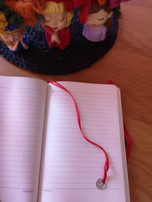 Кожен тефтер с разделител, други тефтери, калъф за очила и 2 аксесоара