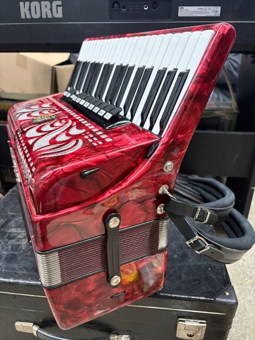 Acordeon Weltmeister Caprice cu 120 de basi