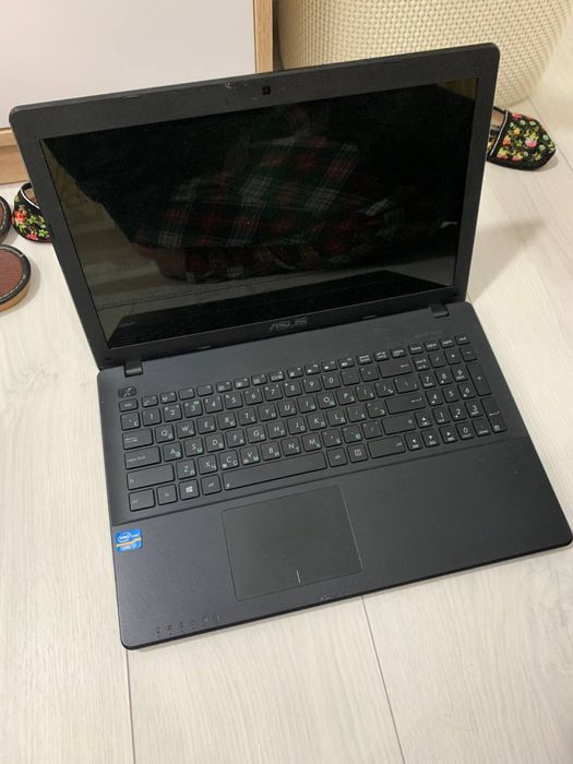 Ноутбук Асус черный