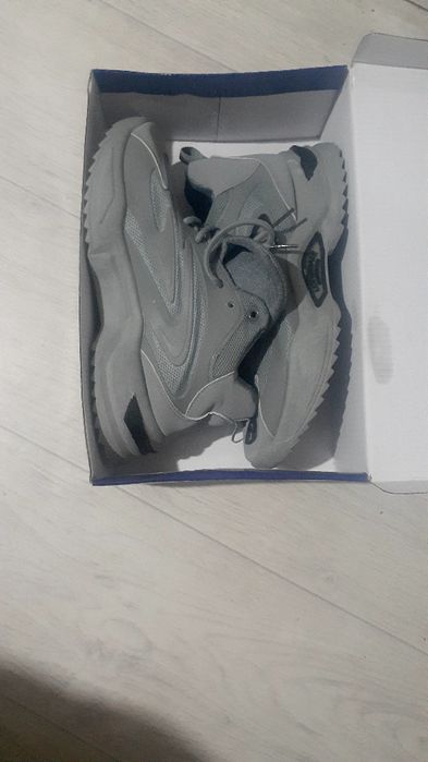 Жана Ер адамға арналған кроси сатылады