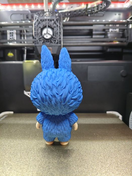 Labubu фигурка – 13 см

3D принтирана и ръчно боядисана фигурка на