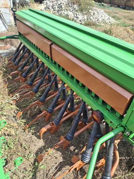 Vând semanatoare de  paioase amazone d7 de 3 metri