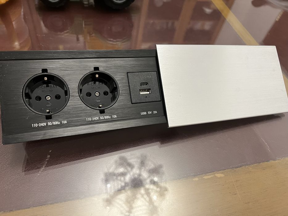Лючок настольный (розетка с USB)