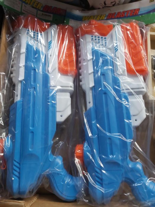 Мощен воден пистолет-бластер...ЗА КОЛИЧЕСТВА СУПЕР  ЦЕНА